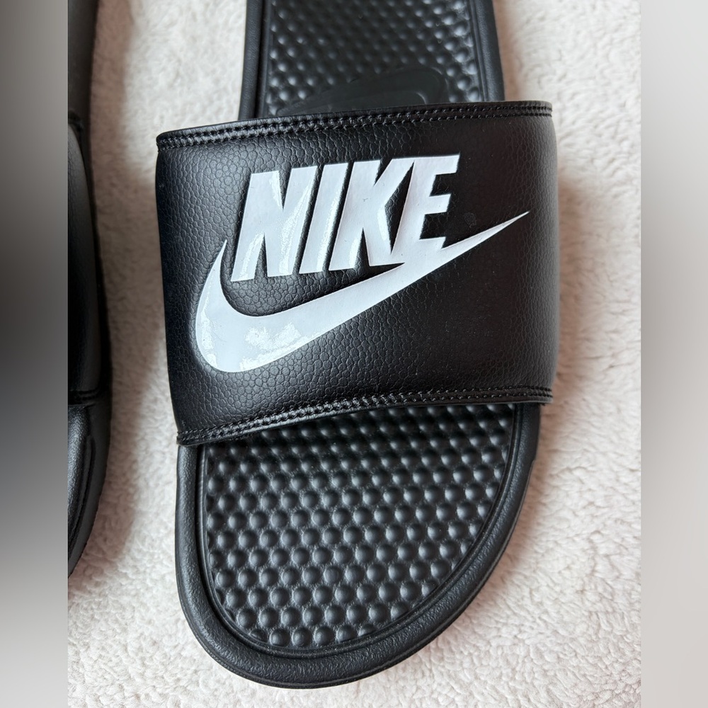 NWOT Nike Benassi JDI Black and White Slide Sandals Men Size 13 - Picture 2 of 9
